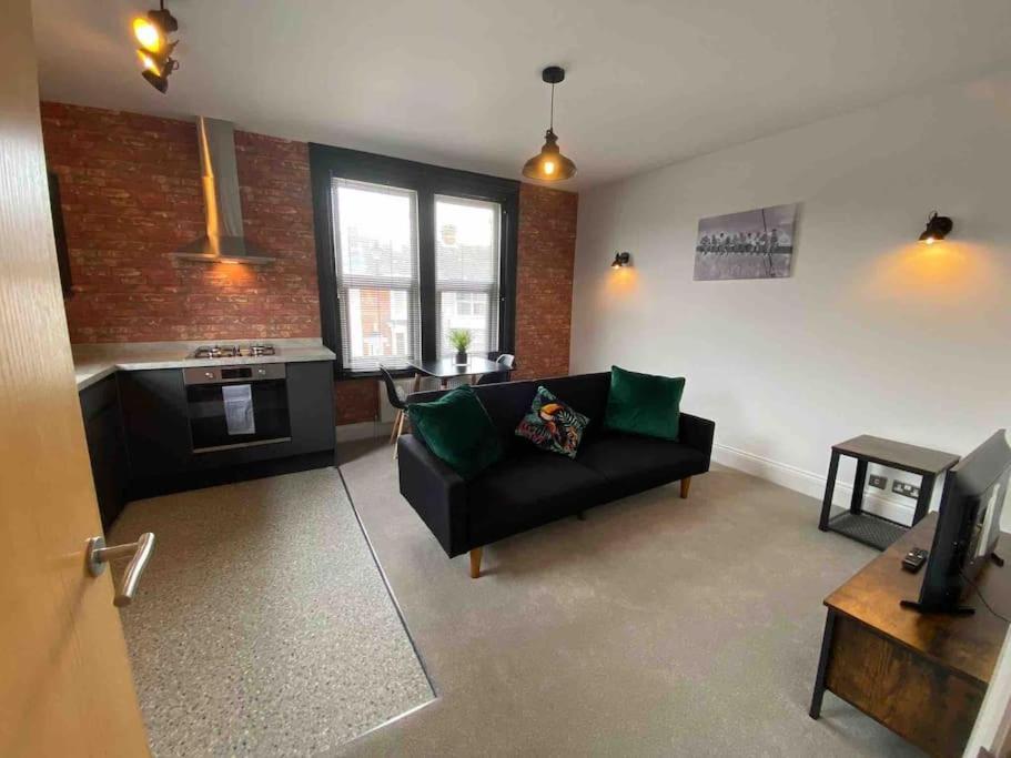 1 Bed Flat With Parking Near Town Centre Appartement Emsworth Buitenkant foto